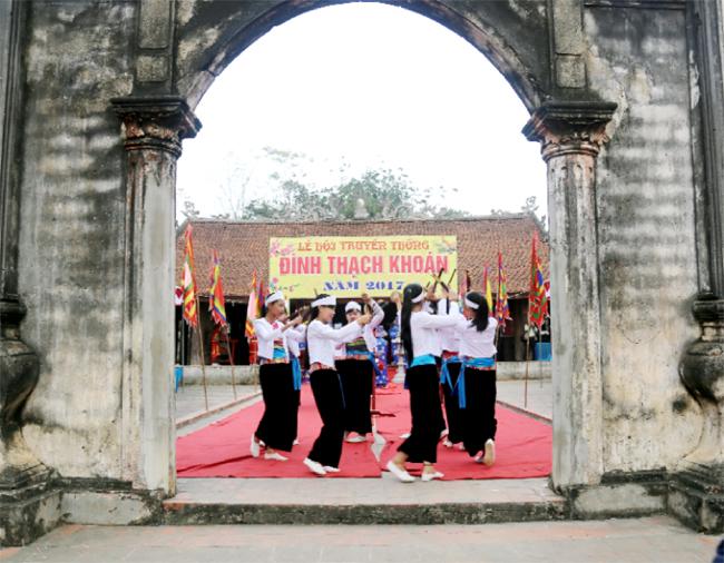 Nhiều hoạt động văn hóa đặc sắc tại lễ khai hội Đình Thạch Khoán - Ngôi đình có niên đại và kiến trúc cổ duy nhất còn lại của người Mường Thanh Sơn.