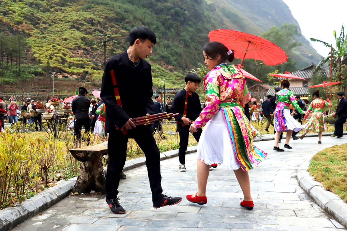 Múa khèn Mông, một hoạt động đặc sắc trong Ngày hội Văn hóa dân tộc Mông huyện Mèo Vạc năm 2023.