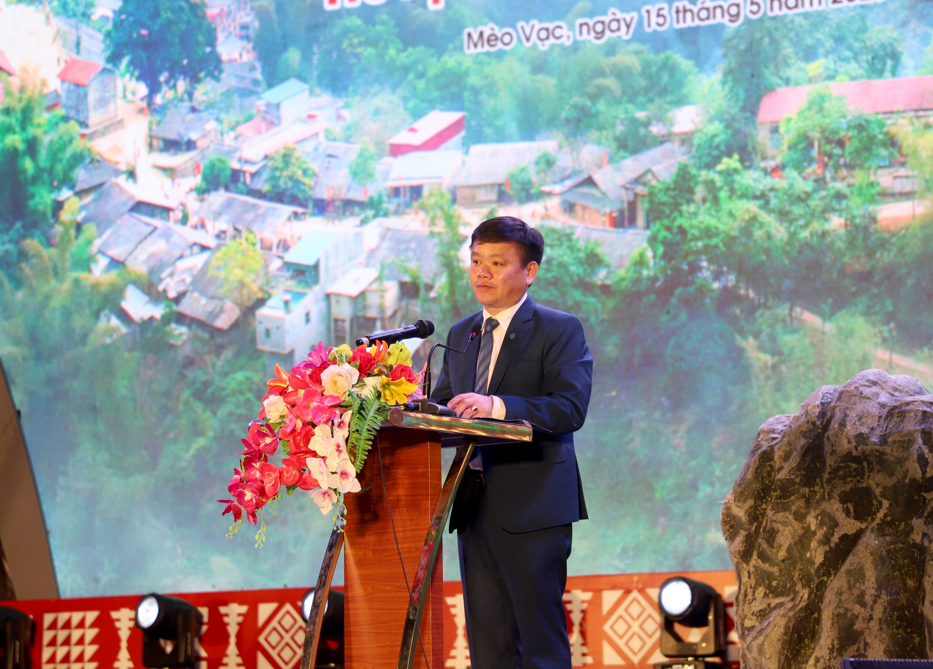 Chủ tịch UBND huyện Mèo Vạc Nguyễn Huy Sắc phát biểu tại buổi lễ. 