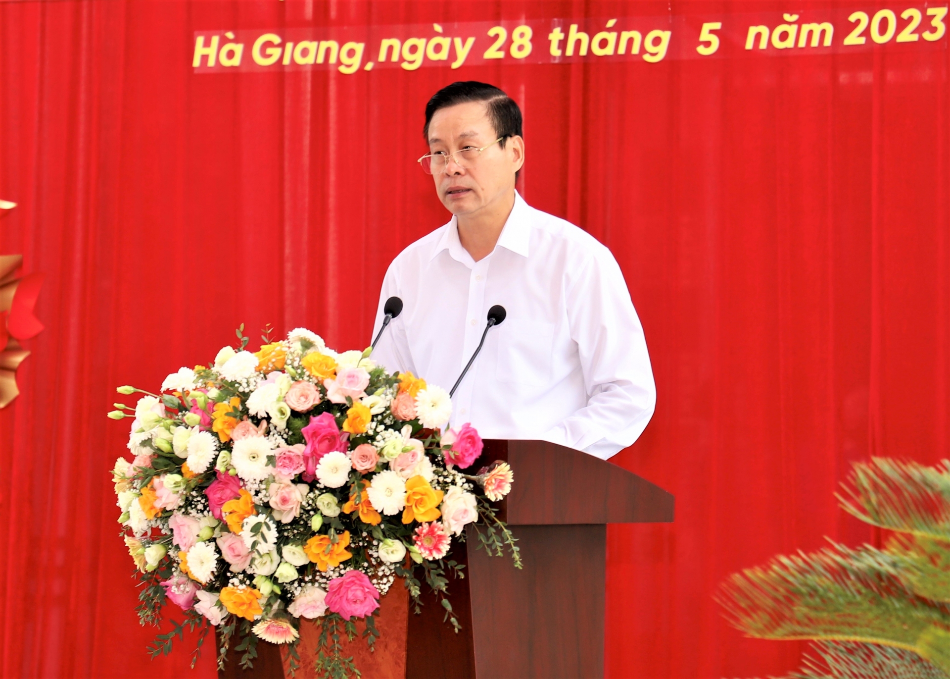 Chủ tịch UBND tỉnh Nguyễn Văn Sơn báo cáo quá trình đầu tư xây dựng Bảo tàng tỉnh