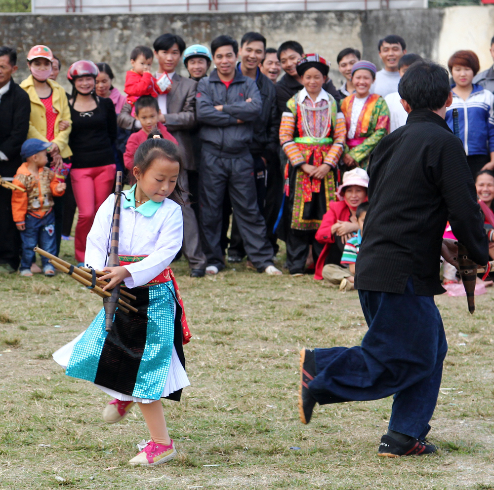 Múa khèn trong lễ hội Gầu tào của người Mông ở Yên Minh