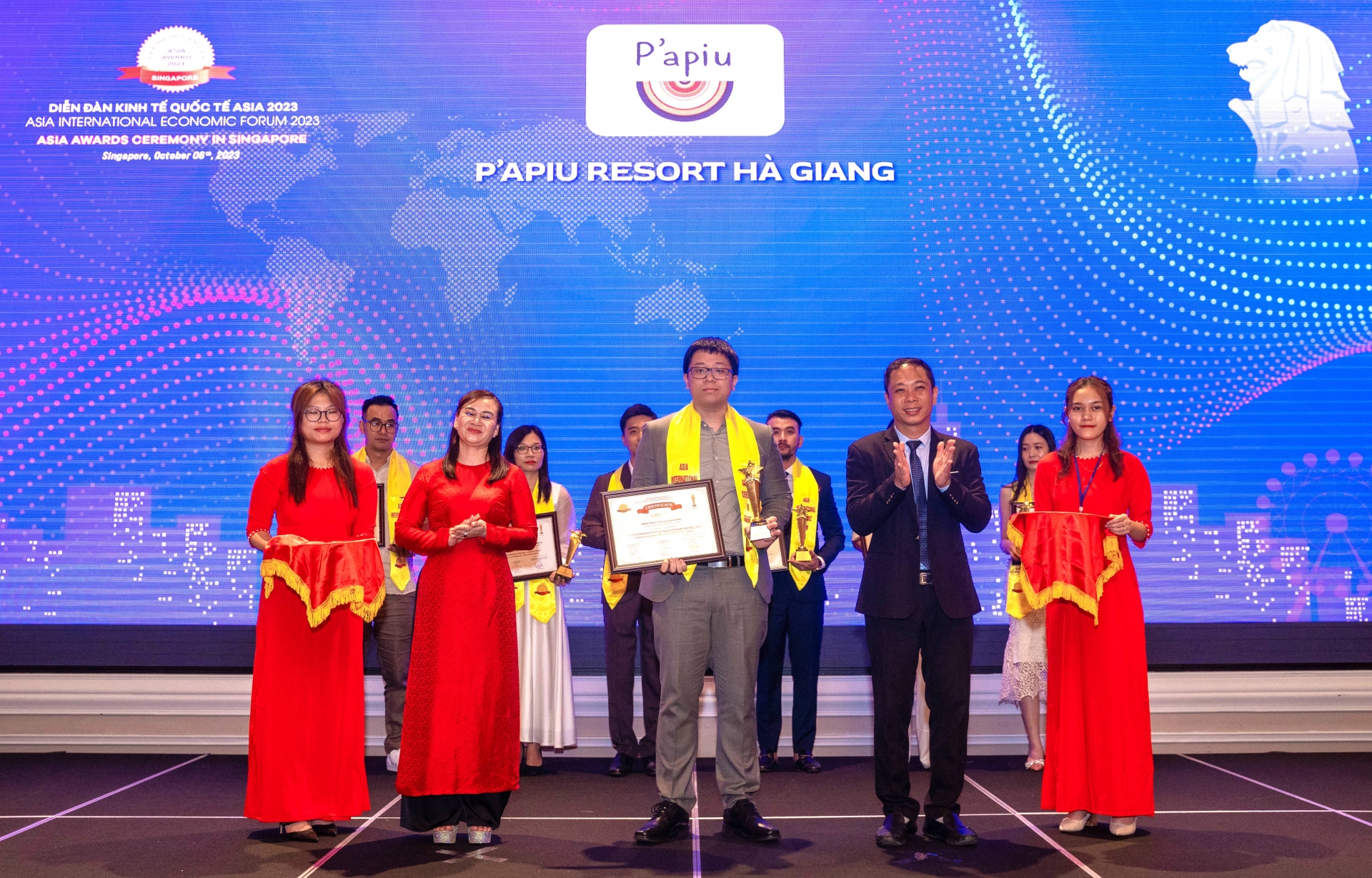 Đại diện Papiu Resort nhận danh hiệu Khu nghỉ dưỡng lãng mạn hàng đầu châu Á