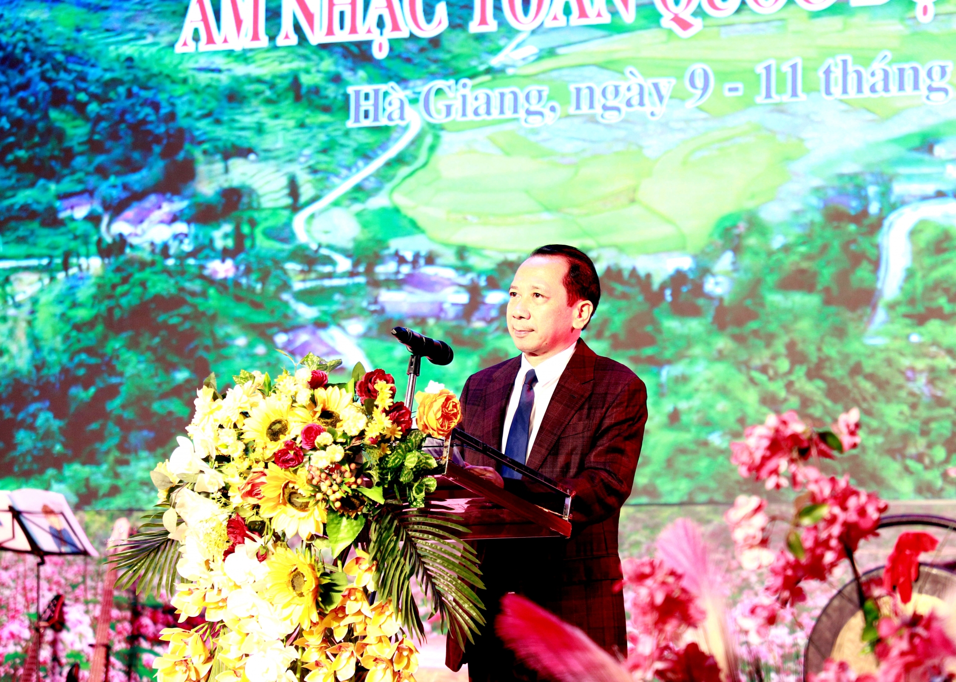 Phó Chủ tịch UBND tỉnh Trần Đức Quý phát biểu tại Liên hoan Âm nhạc toàn quốc đợt II, năm 2023.