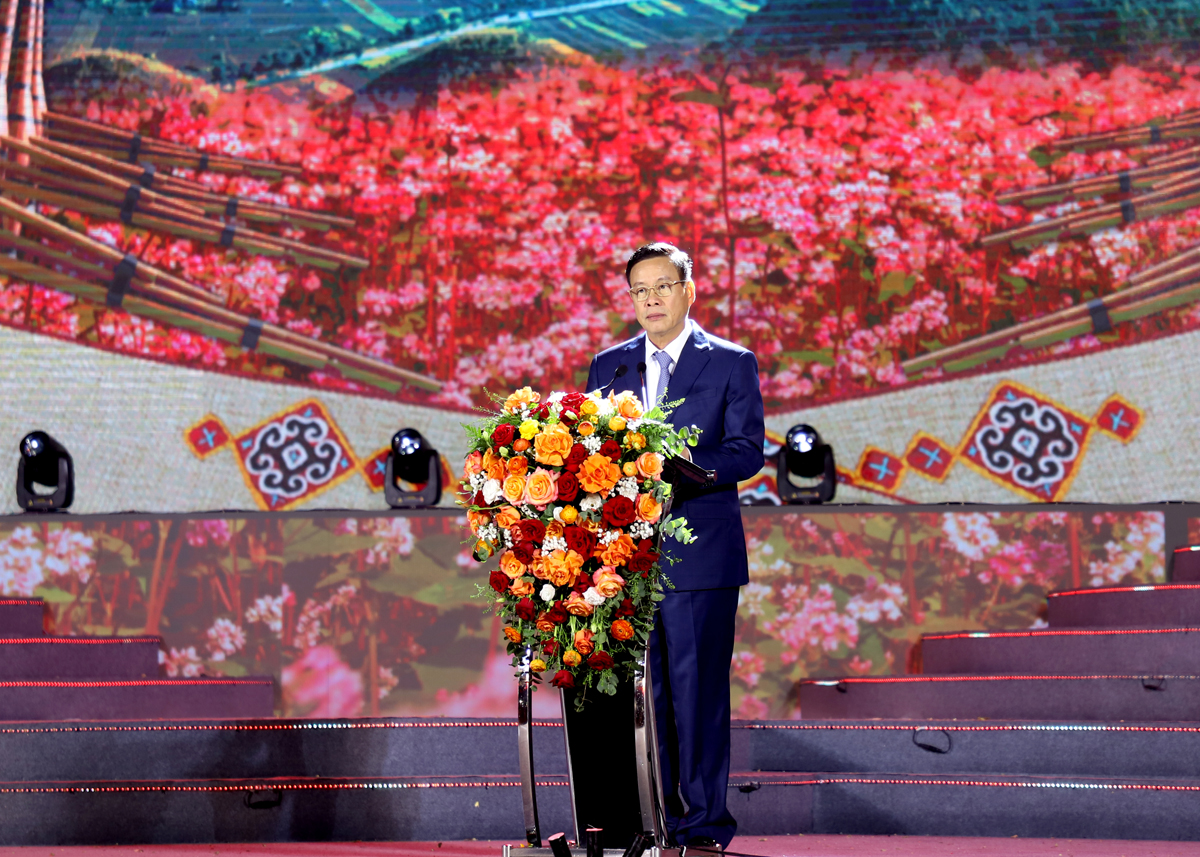 Chủ tịch UBND tỉnh Nguyễn Văn Sơn phát biểu khai mạc lễ hội.