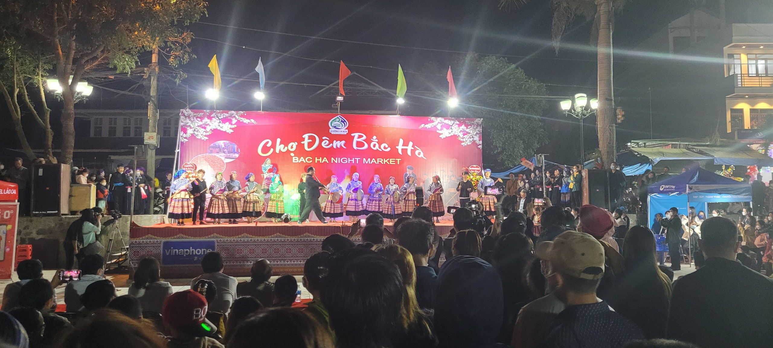 cho phien bac ha noi hoi tu van hoa vung cao 18106 3