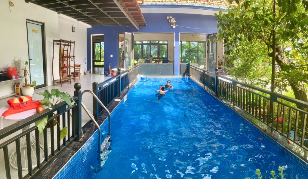 Home có bể bơi sạch, thoáng mát