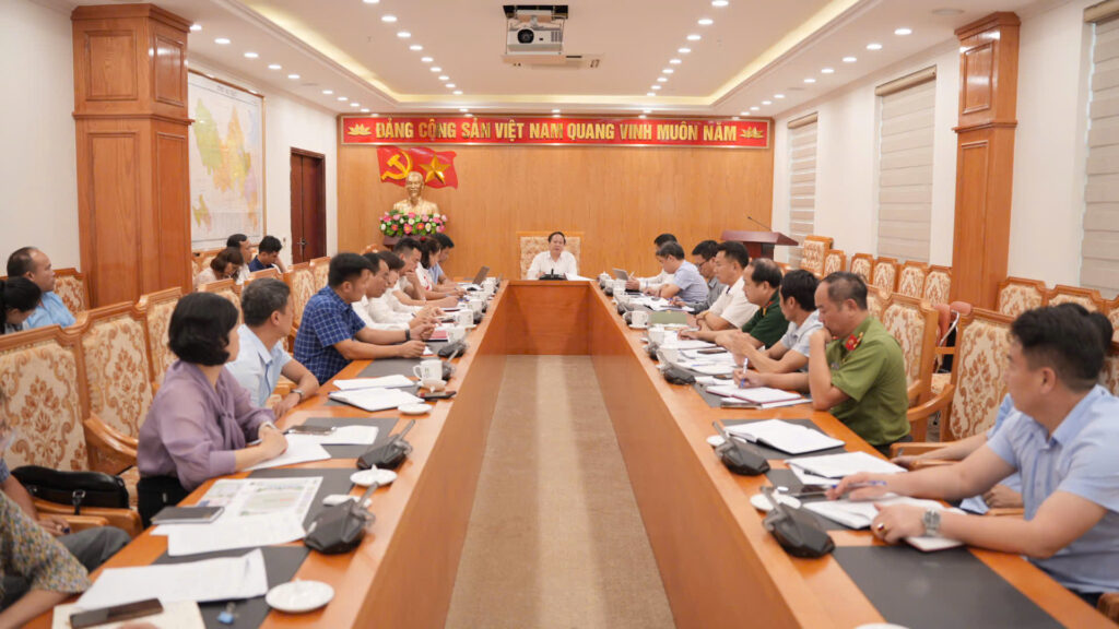 gen h anh quang canh cuoc hop