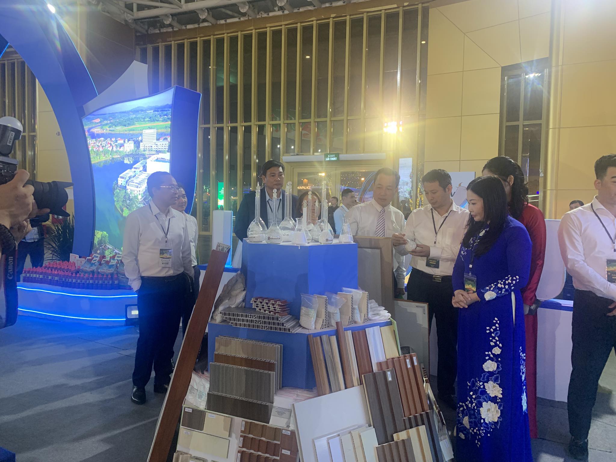 Khai mạc Hội chợ Mùa Thu lần thứ nhất - năm 2025 15 571424049 1328693402282442 9027061186949941440 n