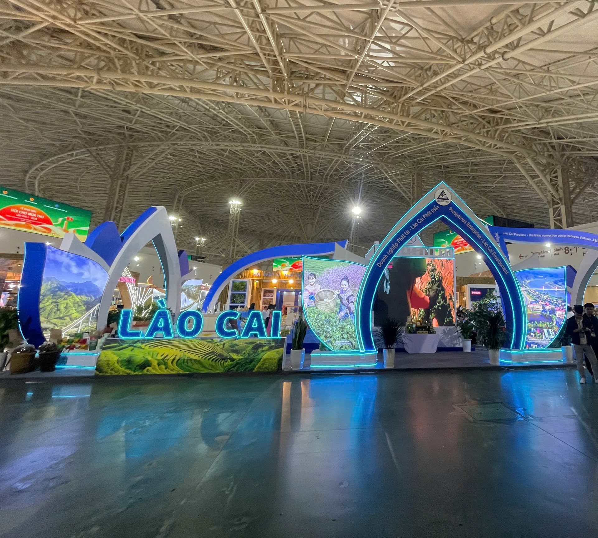 Lào Cai xúc tiến, quảng bá du lịch tại Hội chợ Mùa Thu lần thứ nhất năm 2025 10 anh cat