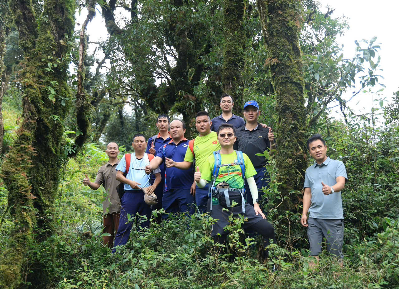 KHẢO SÁT LẦN 1 ĐỊA ĐIỂM TỔ CHỨC GIẢI MARATHON “CON ĐƯỜNG ĐÁ CỔ PAVI” LẦN THỨ I, NĂM 2025 3 dai dien