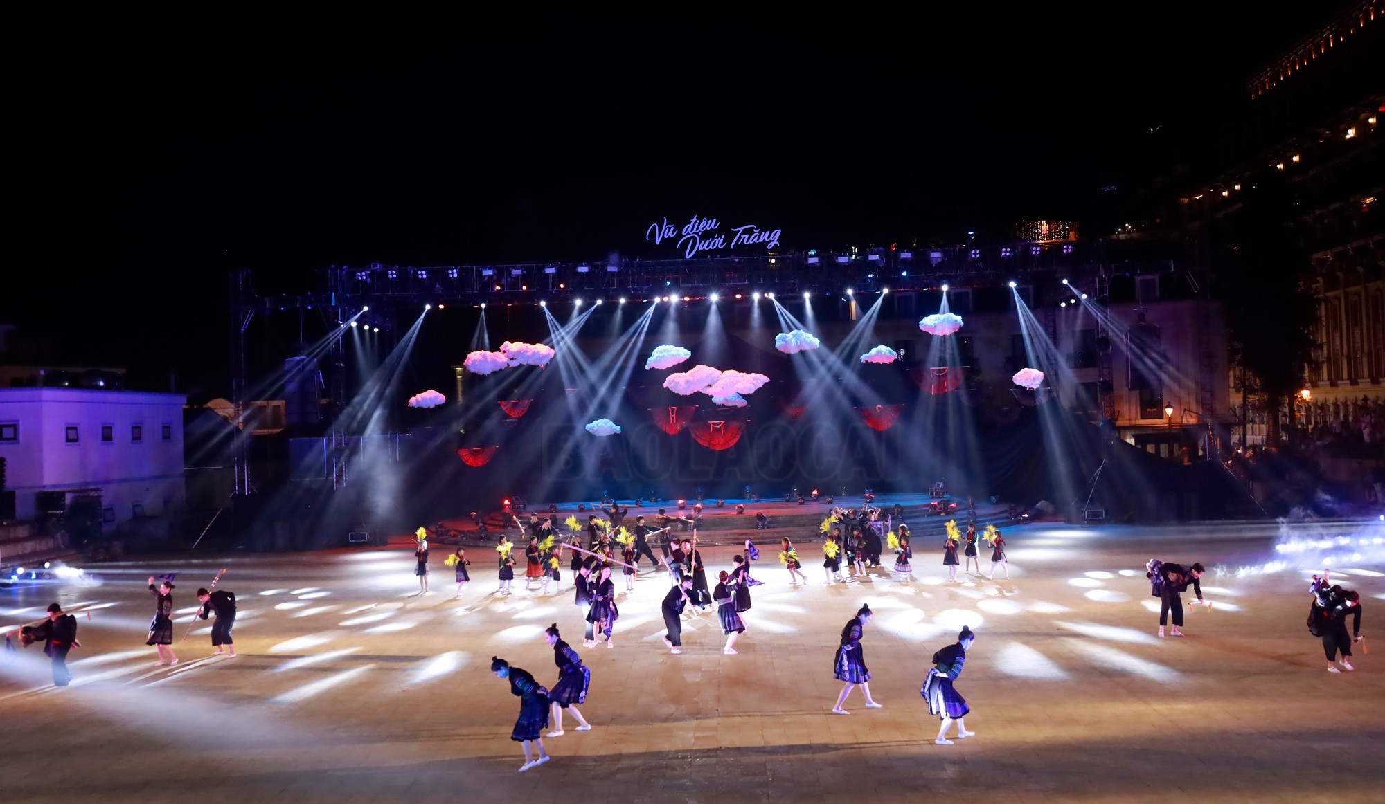 Chương trình nghệ thuật “Thiêng” và sự trở lại của “Vũ điệu dưới trăng” 12 thu3