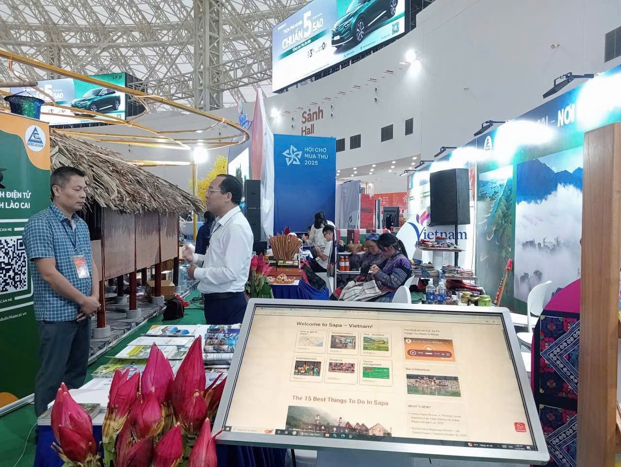 Lào Cai xúc tiến, quảng bá du lịch tại Hội chợ Mùa Thu lần thứ nhất năm 2025 11 z7164971552551 4821167b7f478b4e1c11dc1fc775b517