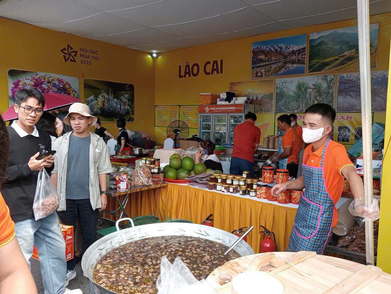 Lào Cai xúc tiến, quảng bá du lịch tại Hội chợ Mùa Thu lần thứ nhất năm 2025 13 z7164971565317 bb23c699e59e50aa81ab7a4ab0b032df