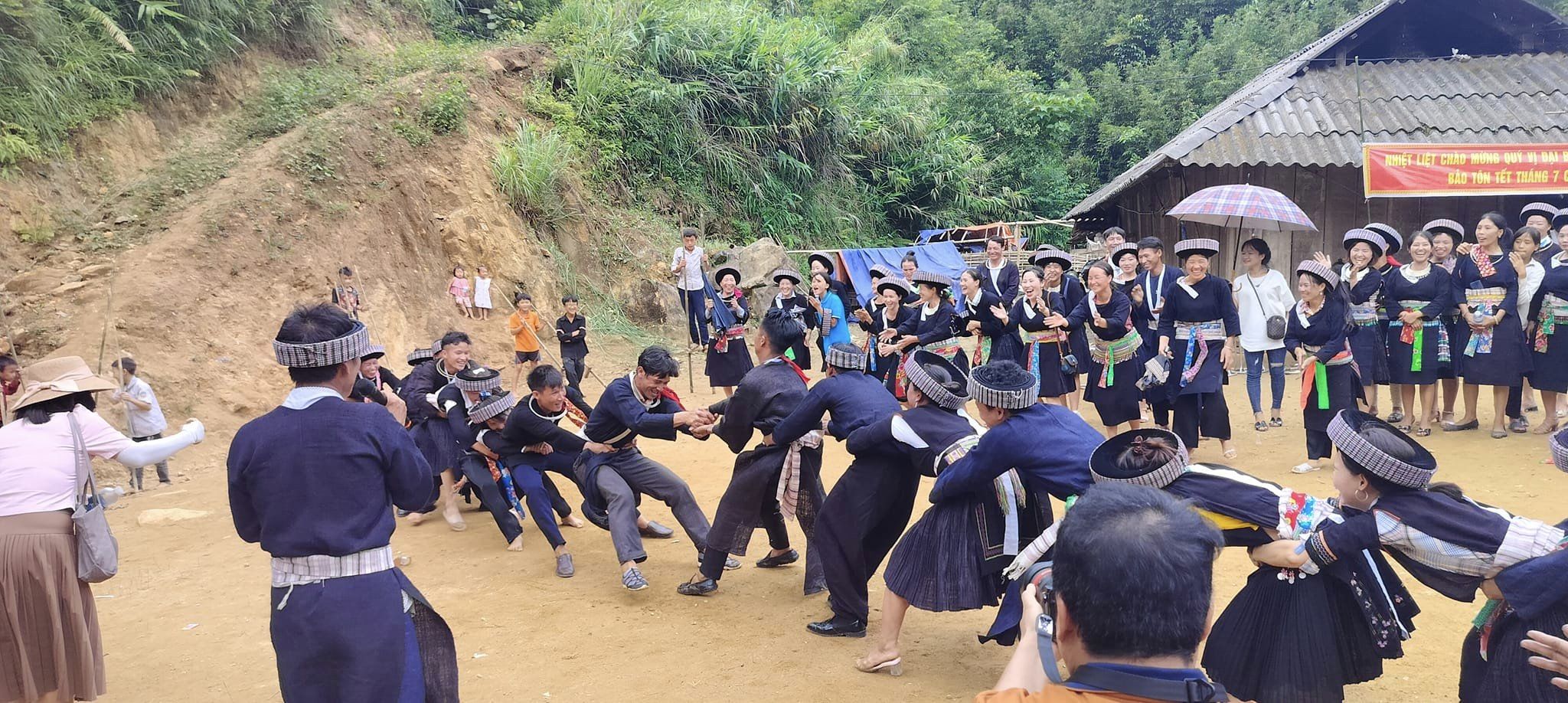 Nhớ ngay những lưu ý quan trọng khi du lịch Lào Cai năm 2026 3 nguoi mong xanh van ban 3 906002156